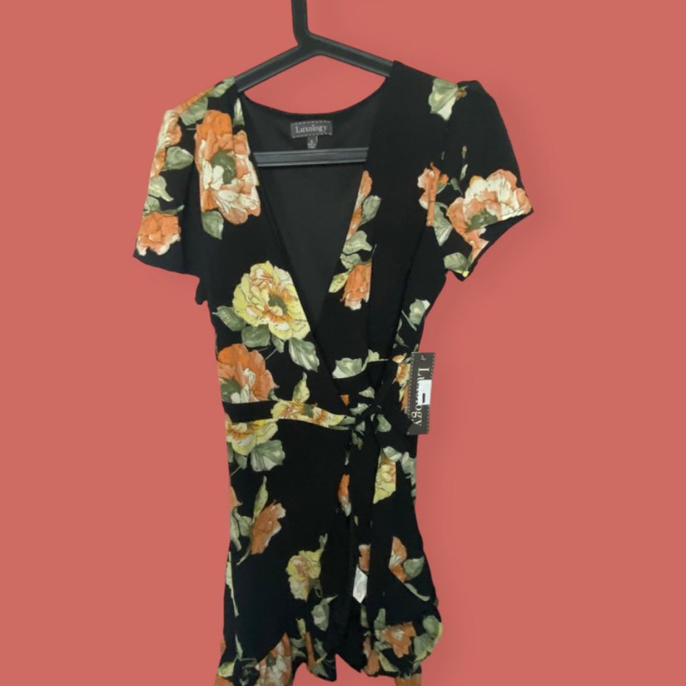 💐 NWT FLORAL RUFFLE WRAP DRESS BLACK ORANGE YELLOW LUXOLOGY SZ S - Picture 3 of 14